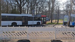 Ein Bus der BSAG fährt von der Bürgerweide