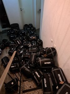 Schlafsäcke im Treppenhaus